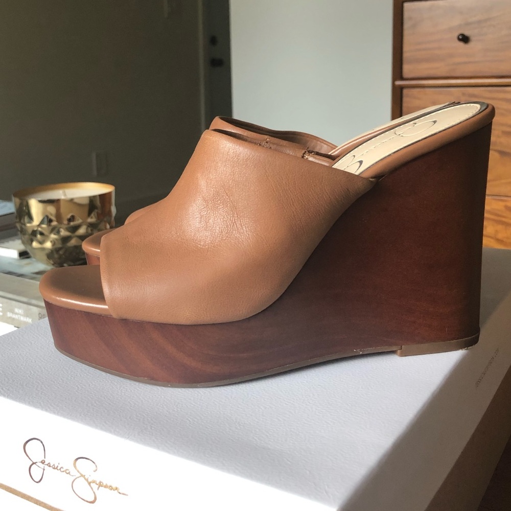 NWT NEVER WORN Shantelle Leather Wedges